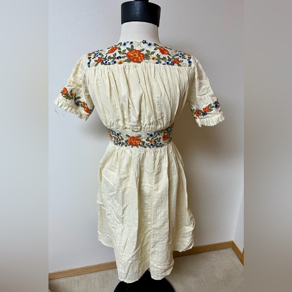 Cream embroidered Cotton dress women’s size S - Picture 3 of 3